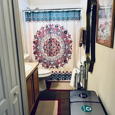 Ruskin Fl 2 Bdrm 1 Bath Suite Host And Cat Share Common Areas
